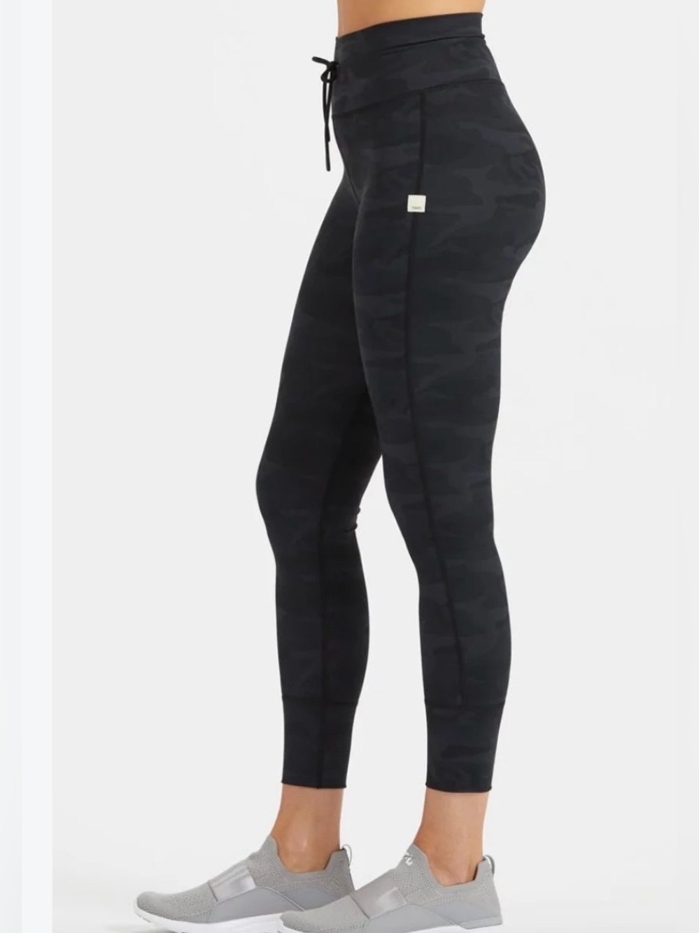 Vuori Black Camo High-Waist Performance pants size M
